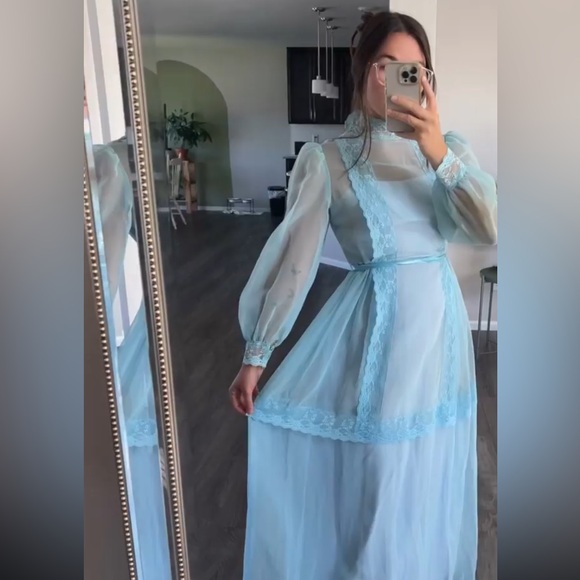 Dresses & Skirts - 1970s handmade blue Lacey dress